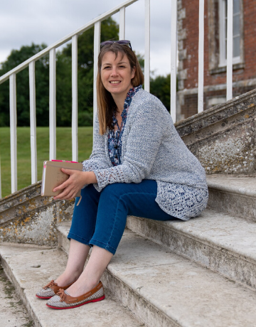 headshot author gillian duncan 